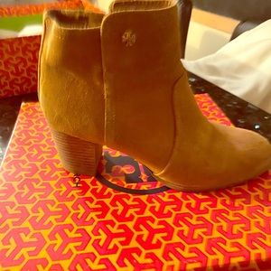Tory Burch suede. Size 9 zipper.